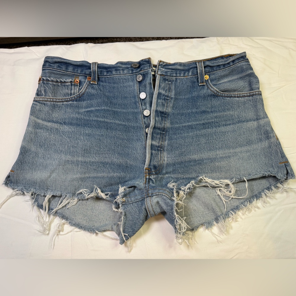 RE/DONE x Levi Button Fly Fray Distressed Jean Shorts Size30 Excellent Condition
